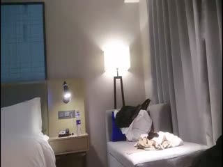 探花深夜约了个娃娃音妹子沙发口交呻吟