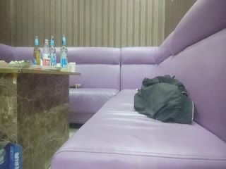 KTV包臀裙唱唱歌揉揉奶子 来感觉沙发上操起来的